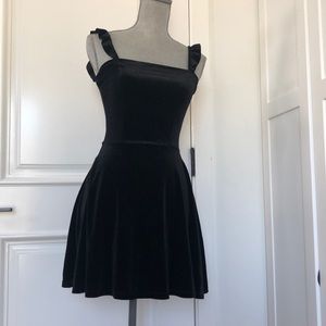Suite Benedict black velvet dress